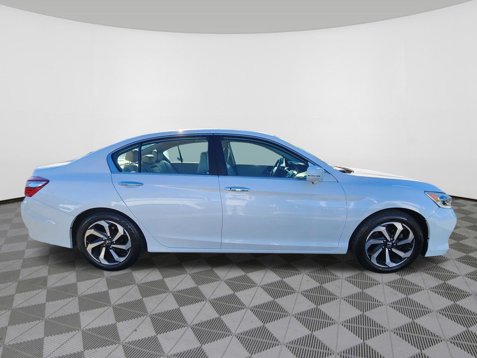 Used 2016 Honda Accord EX-L image 5