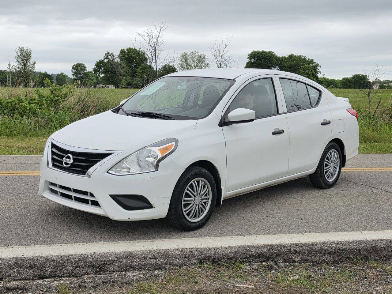 Used 2016 Nissan Versa S Plus FWD image 2