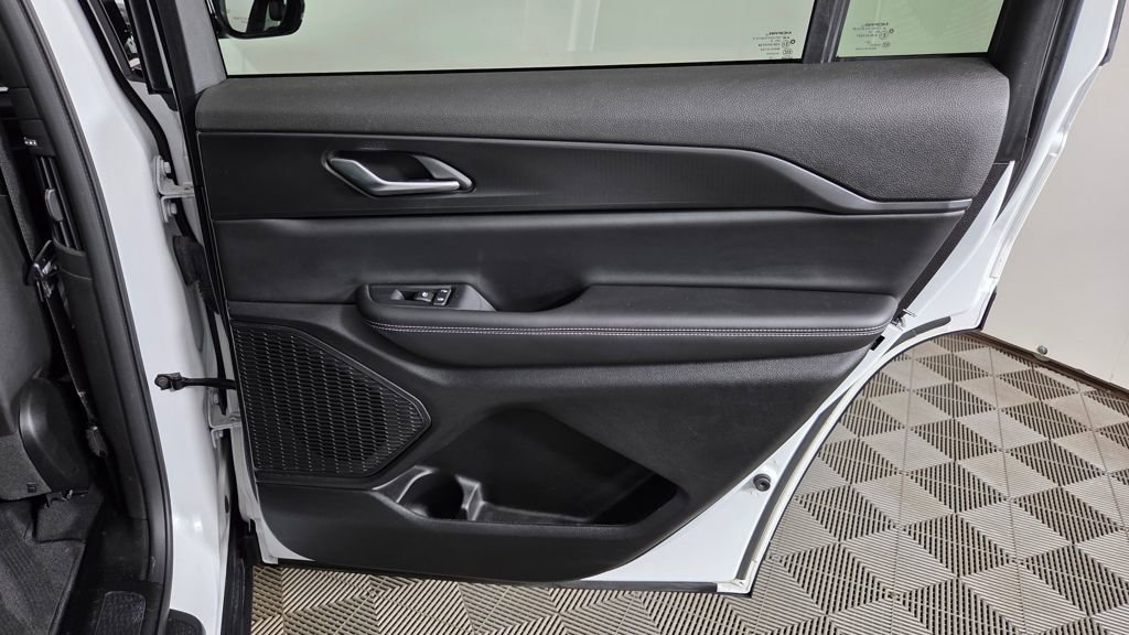 Used 2023 Jeep Grand Cherokee L Laredo image 33