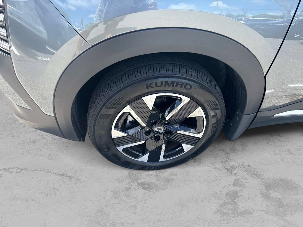 Used 2025 Nissan Kicks SV AWD/4WD image 12