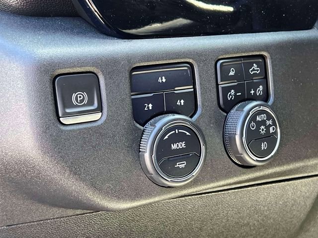 Used 2024 Chevrolet Silverado 2500 LT w/ Convenience Package image 24