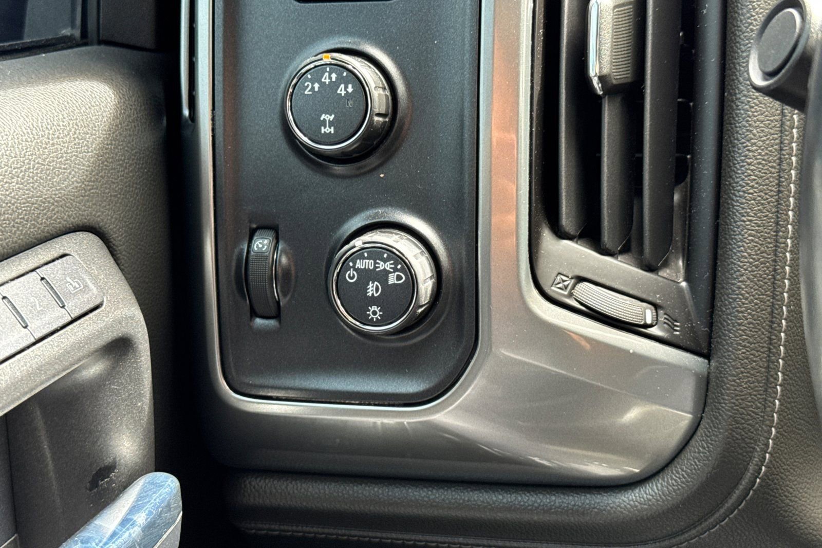 Used 2016 Chevrolet Silverado 2500 LTZ w/ Duramax Plus Package AWD/4WD image 30