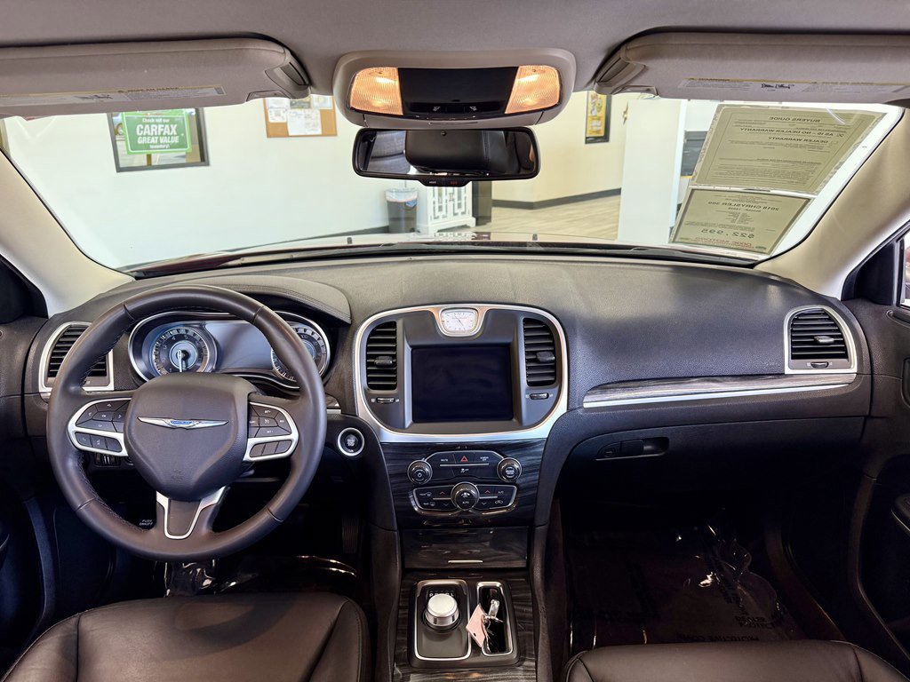 Used 2018 Chrysler 300 Touring L RWD image 10