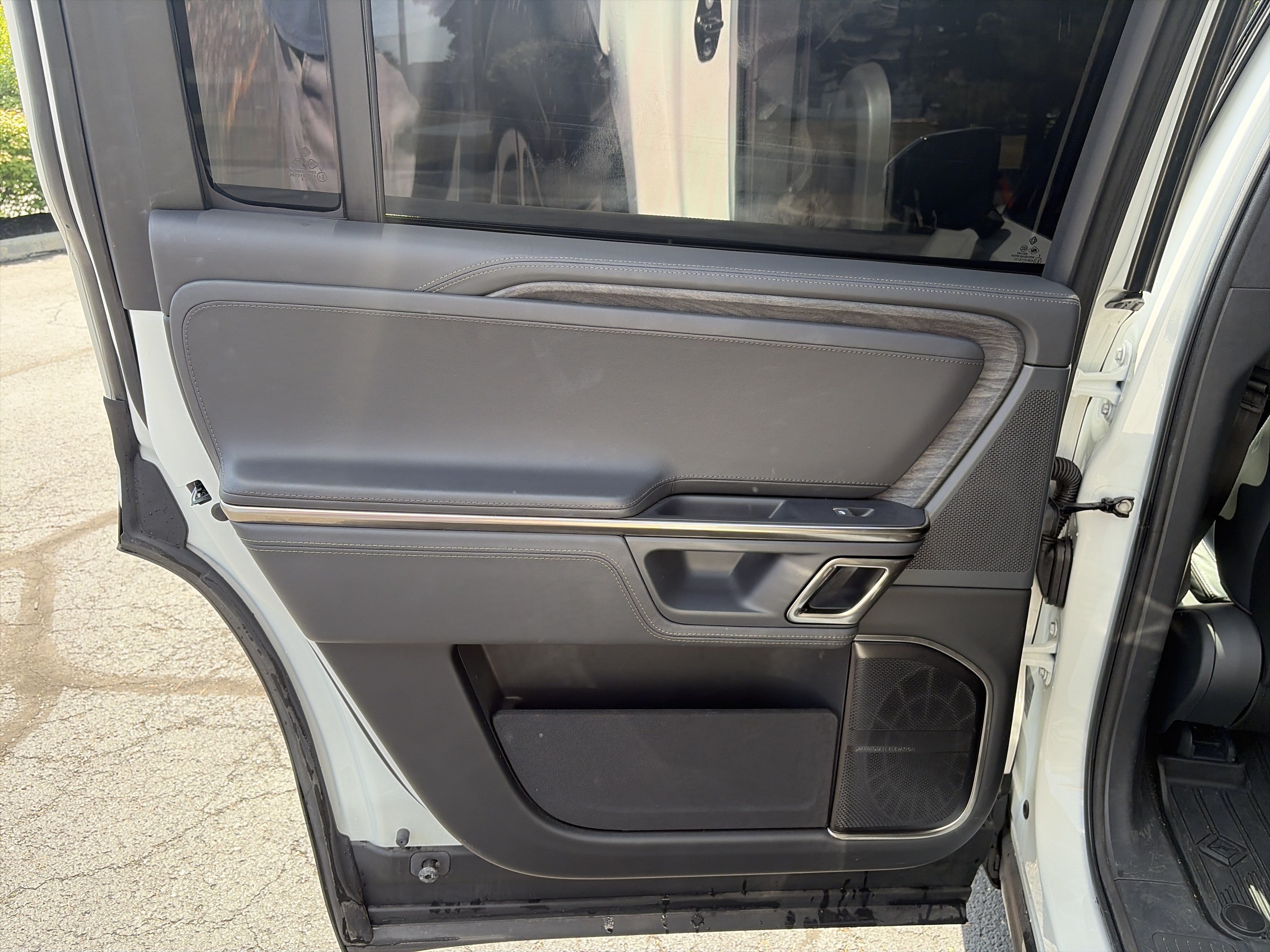 Used 2022 Rivian R1S Launch Edition AWD/4WD image 29