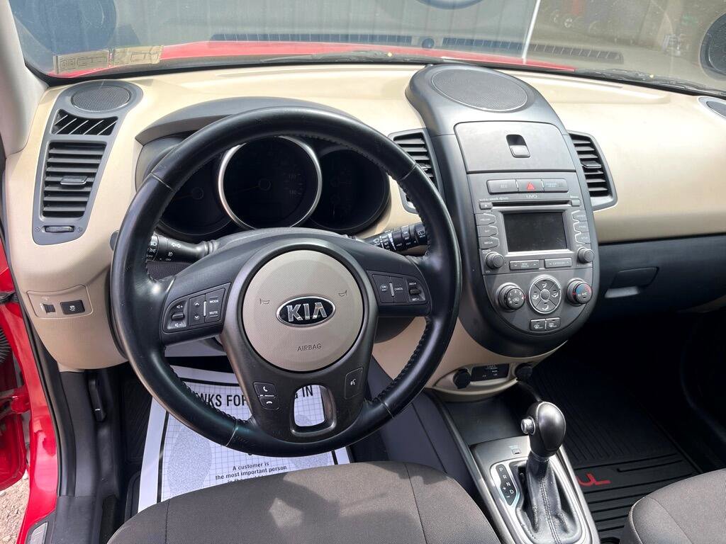 Used 2013 Kia Soul ! image 11
