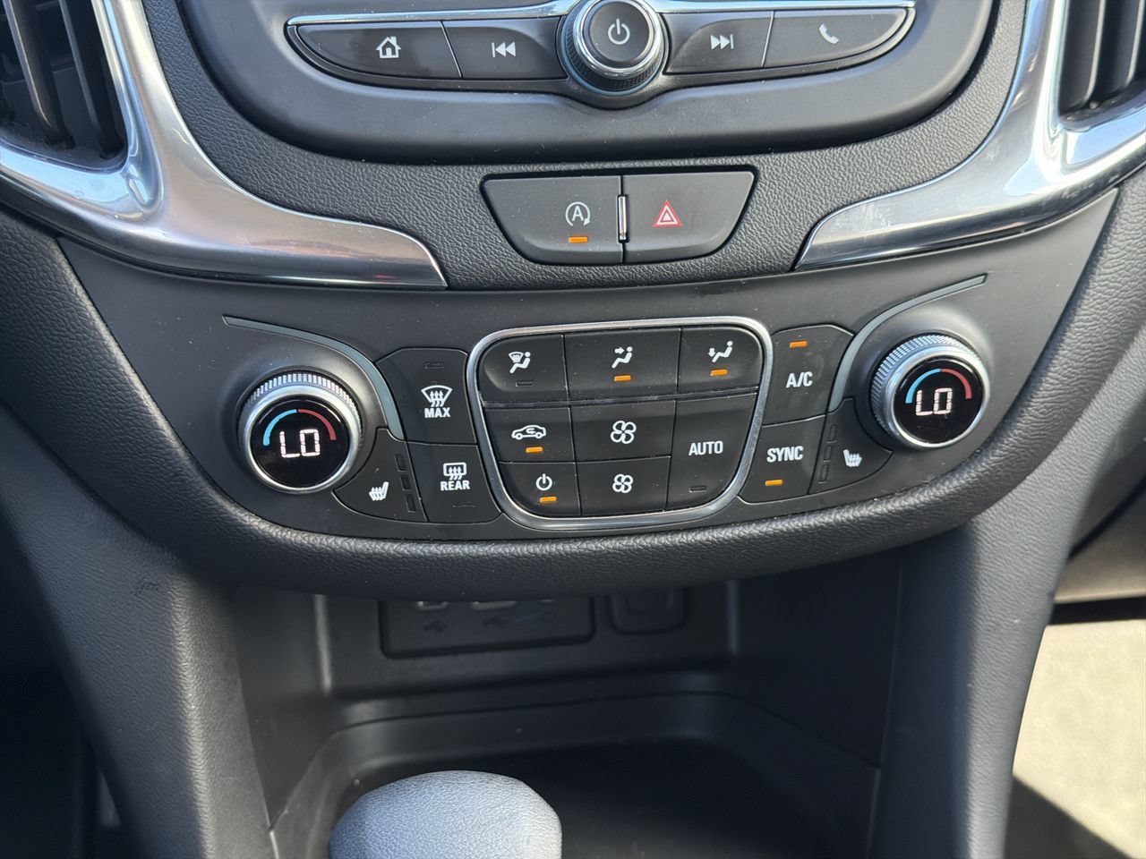 Used 2024 Chevrolet Equinox LT AWD/4WD image 18