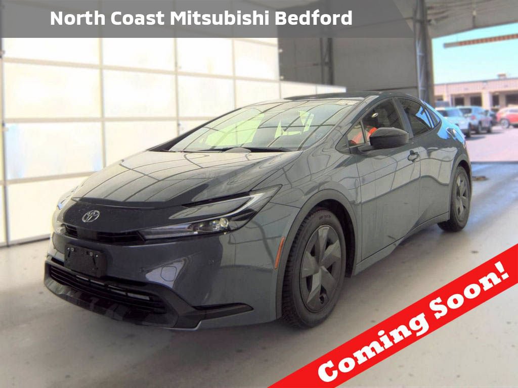 Used 2025 Toyota Prius LE FWD image 1
