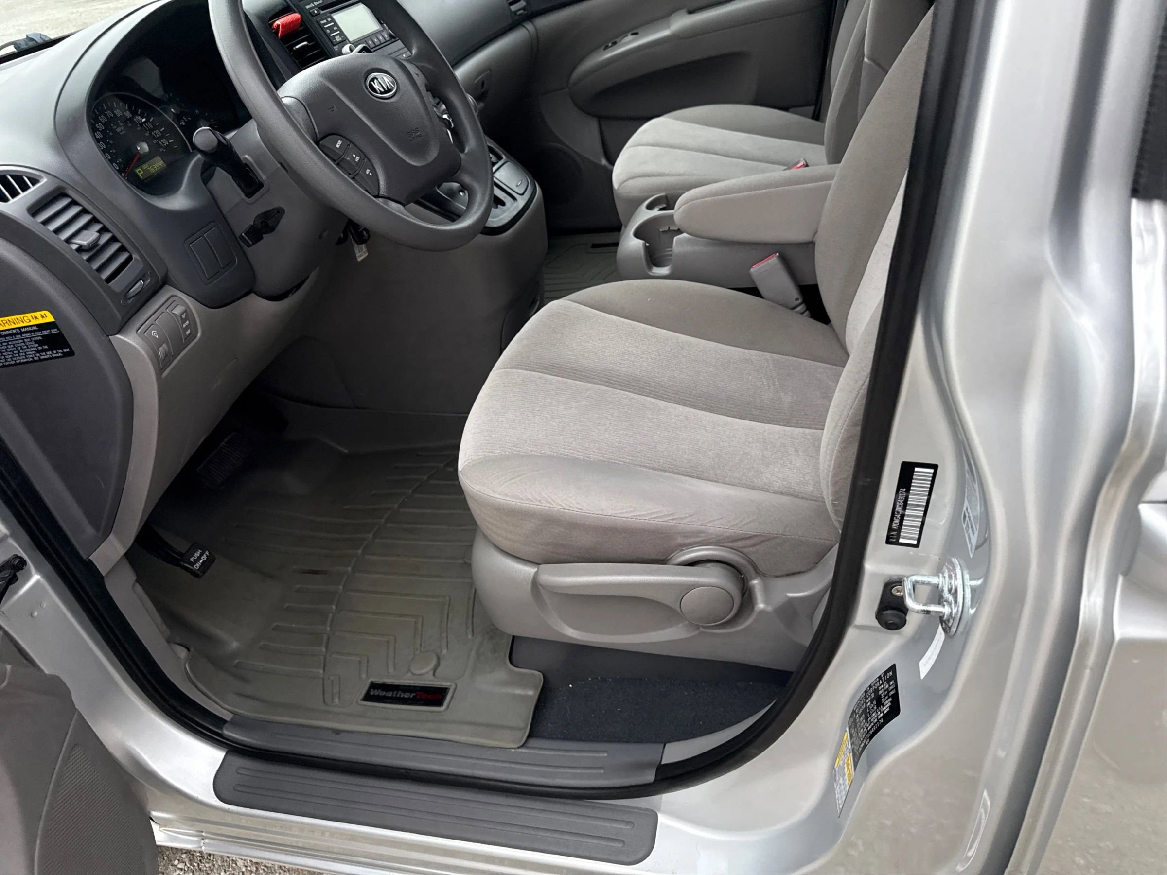 Used 2012 Kia Sedona LX image 10