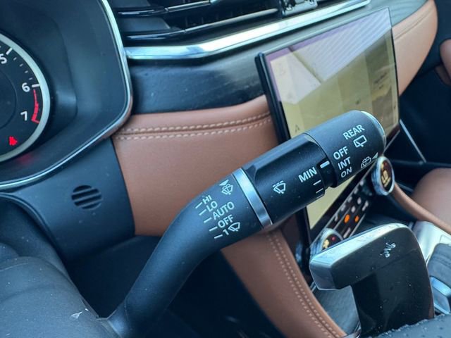 Used 2023 Jaguar F-PACE R-Dynamic S image 11