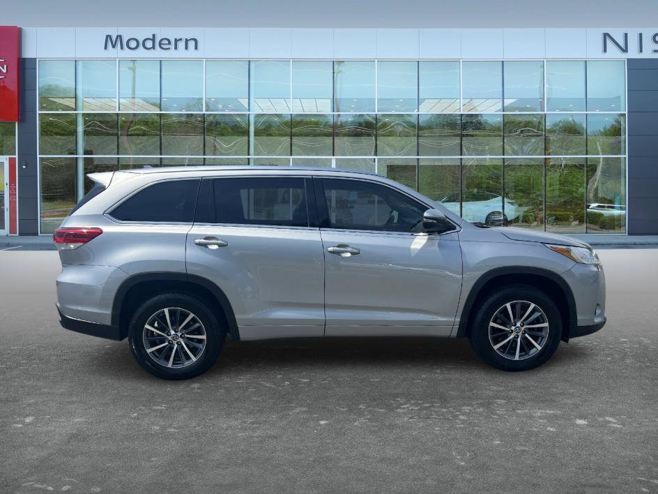 Used 2018 Toyota Highlander XLE FWD image 4