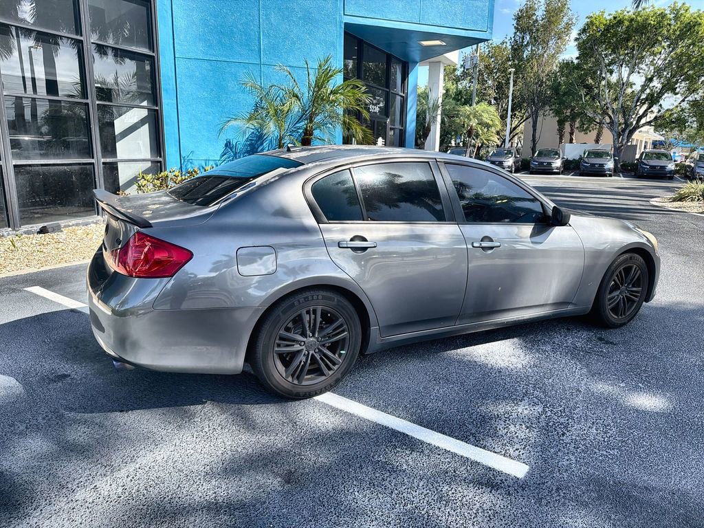 Used 2013 INFINITI G37 Journey RWD image 9