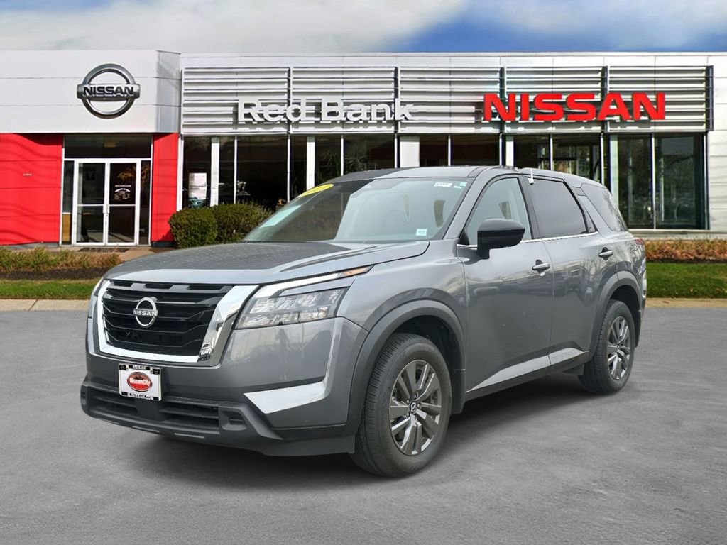 Used 2024 Nissan Pathfinder S AWD/4WD image 2