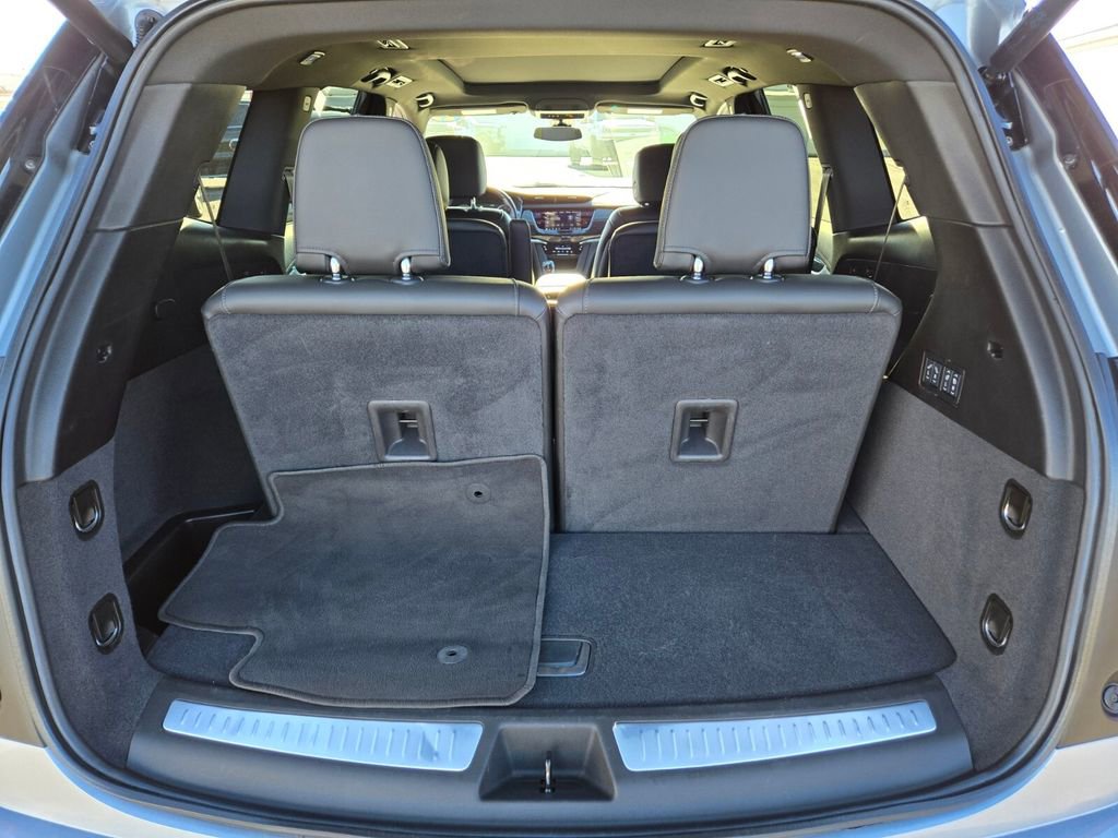 Used 2025 Cadillac XT6 Premium Luxury image 16