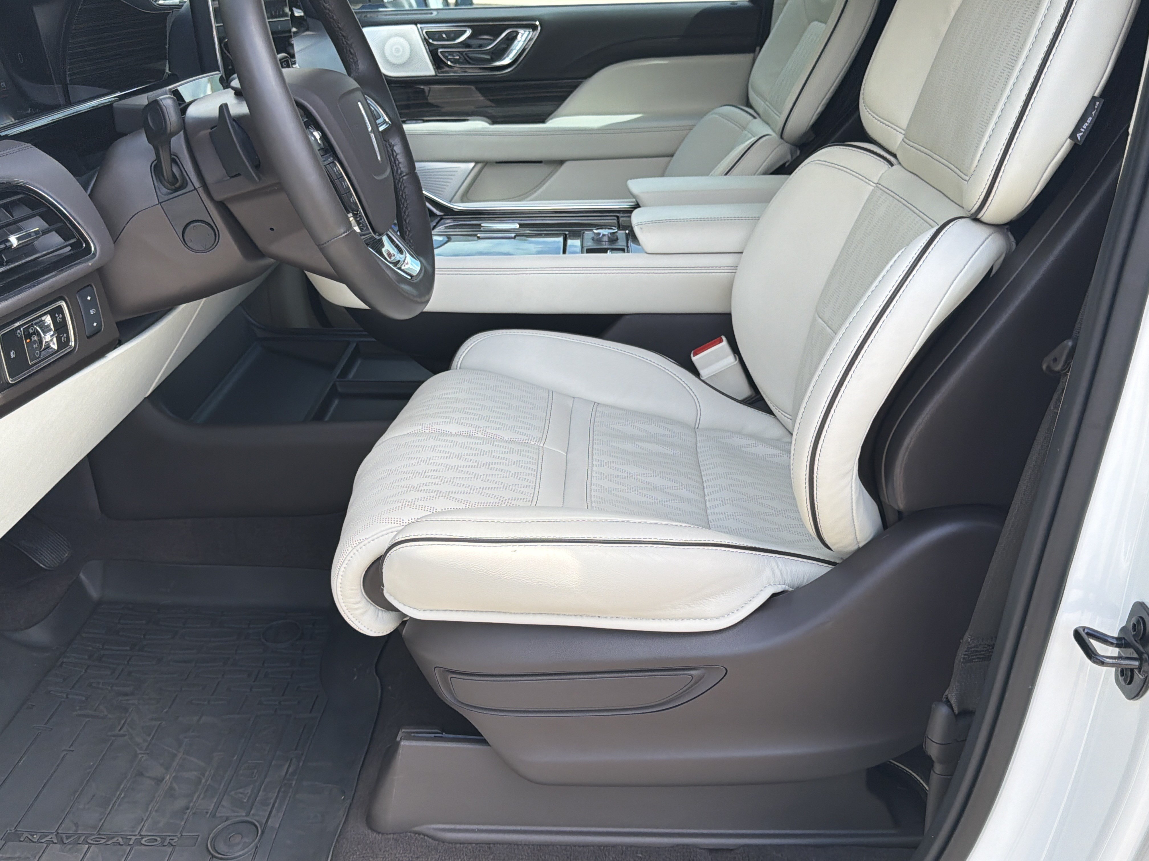 Used 2023 Lincoln Navigator L Black Label AWD/4WD image 9
