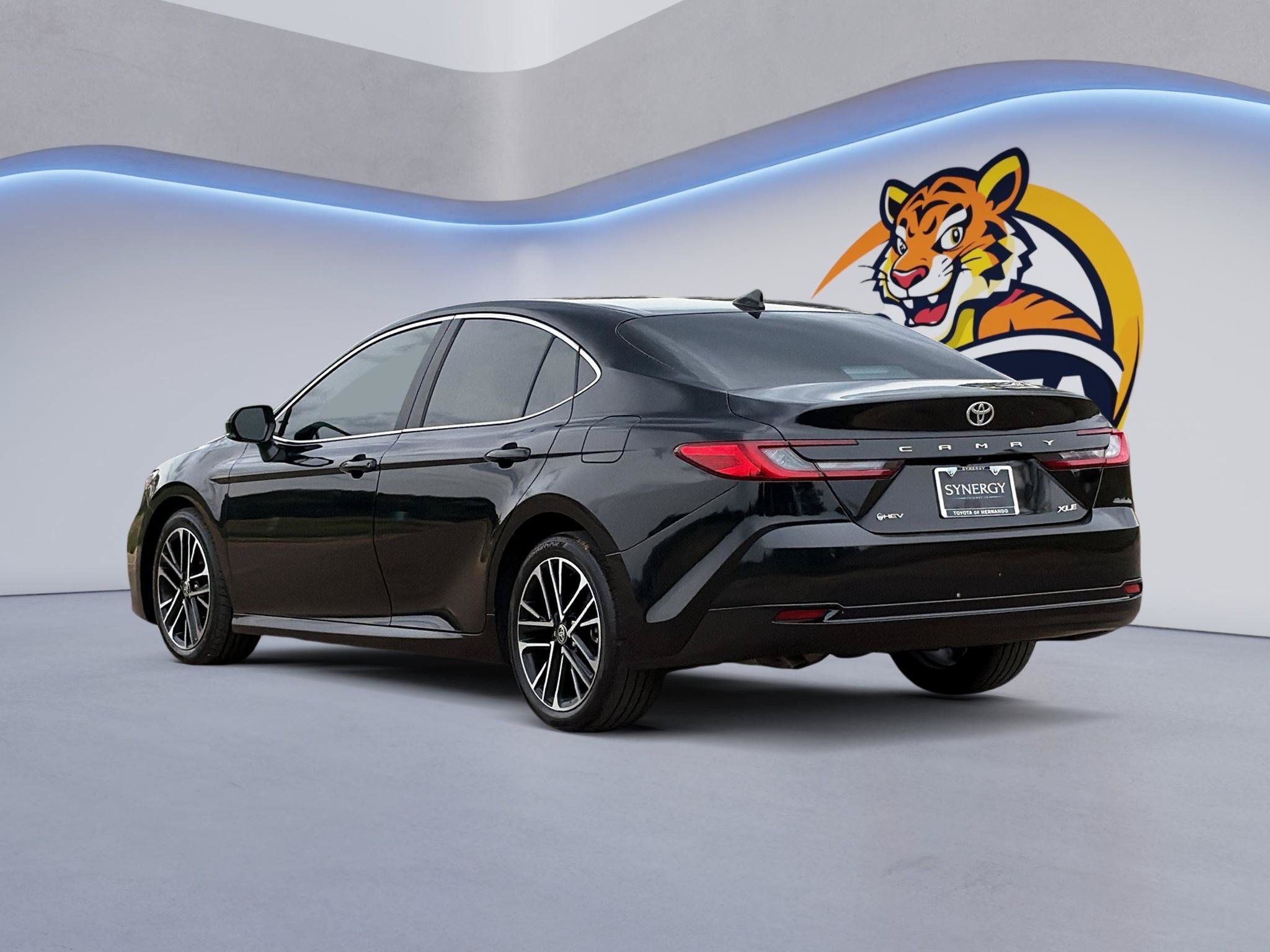 Used 2025 Toyota Camry XLE FWD image 7
