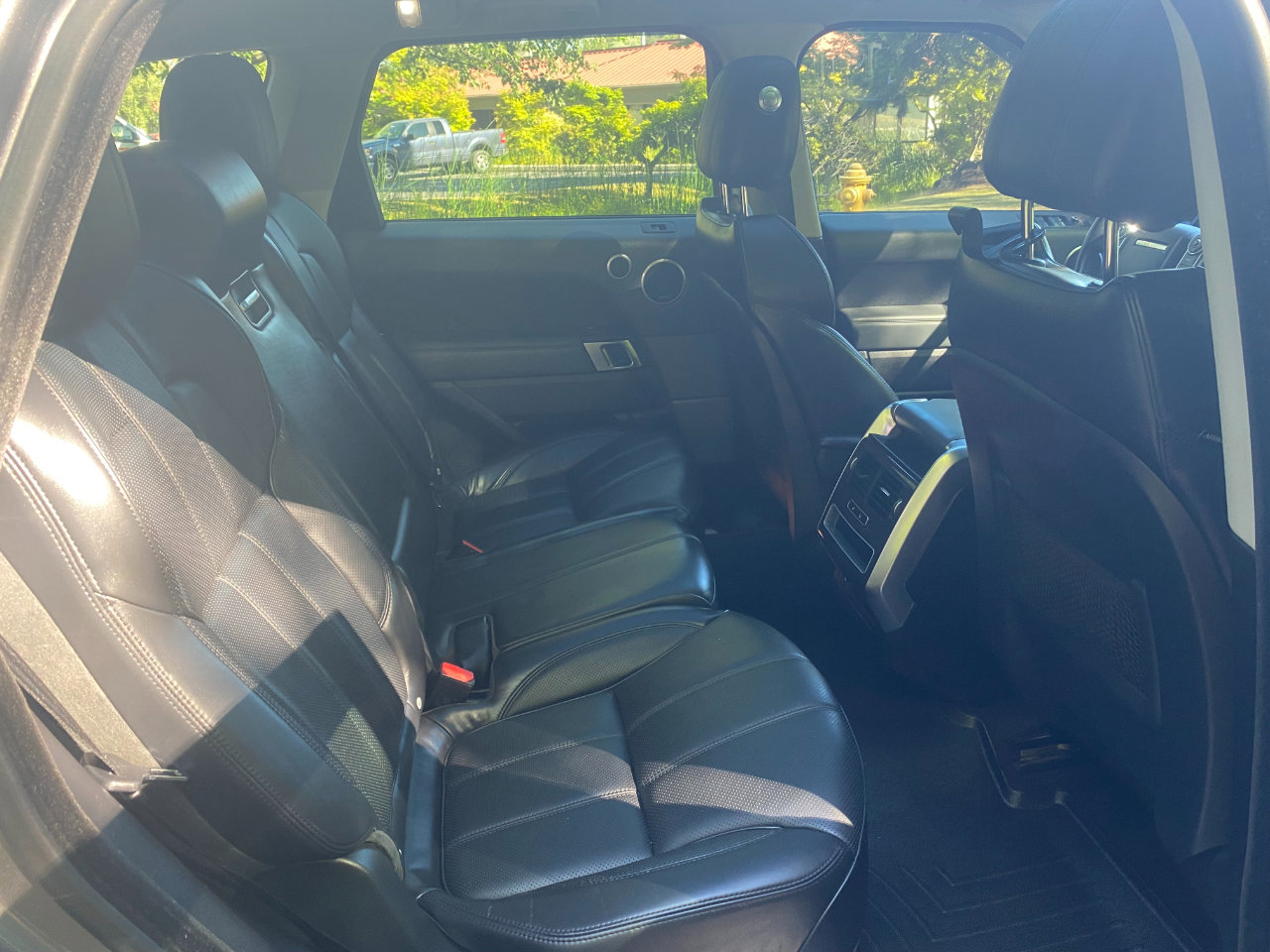 Used 2015 Land Rover Range Rover Sport HSE image 17