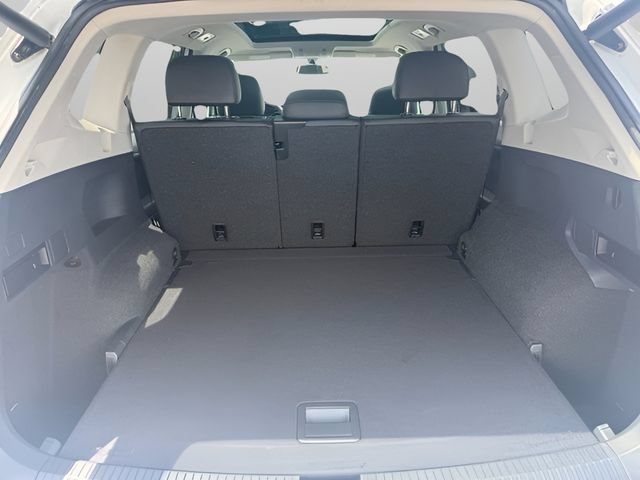 Used 2018 Volkswagen Tiguan SEL AWD/4WD image 9