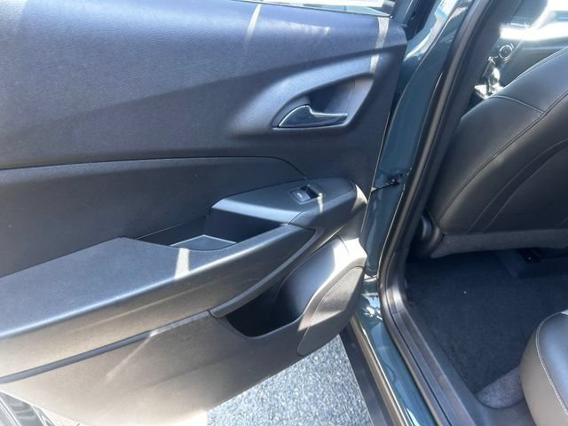 Used 2025 Chevrolet Trax LT FWD image 14
