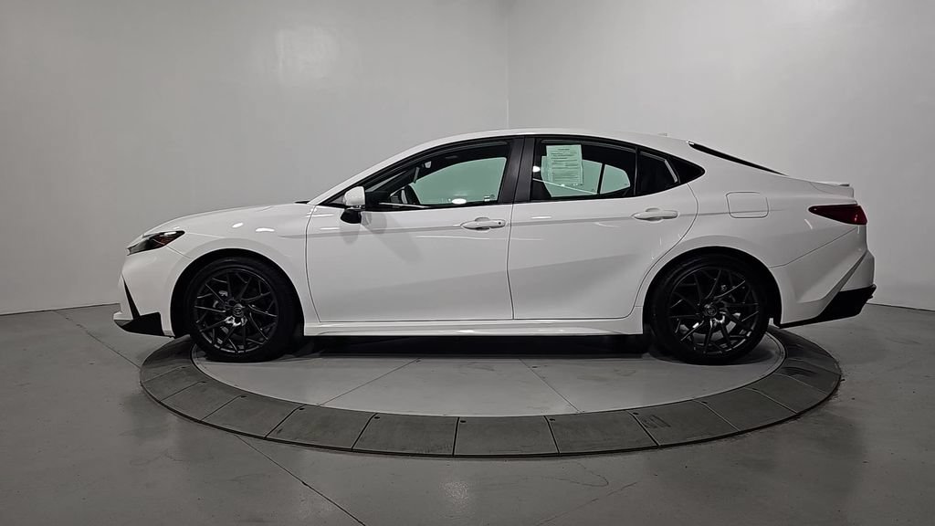Used 2025 Toyota Camry SE FWD image 2