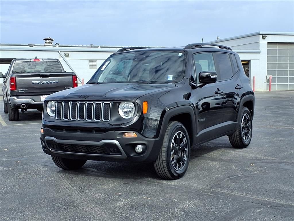 Used 2023 Jeep Renegade Latitude image 2