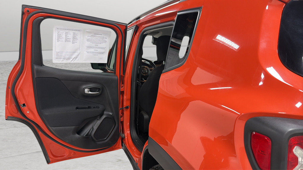 Used 2020 Jeep Renegade Latitude w/ Cold Weather Group FWD image 31
