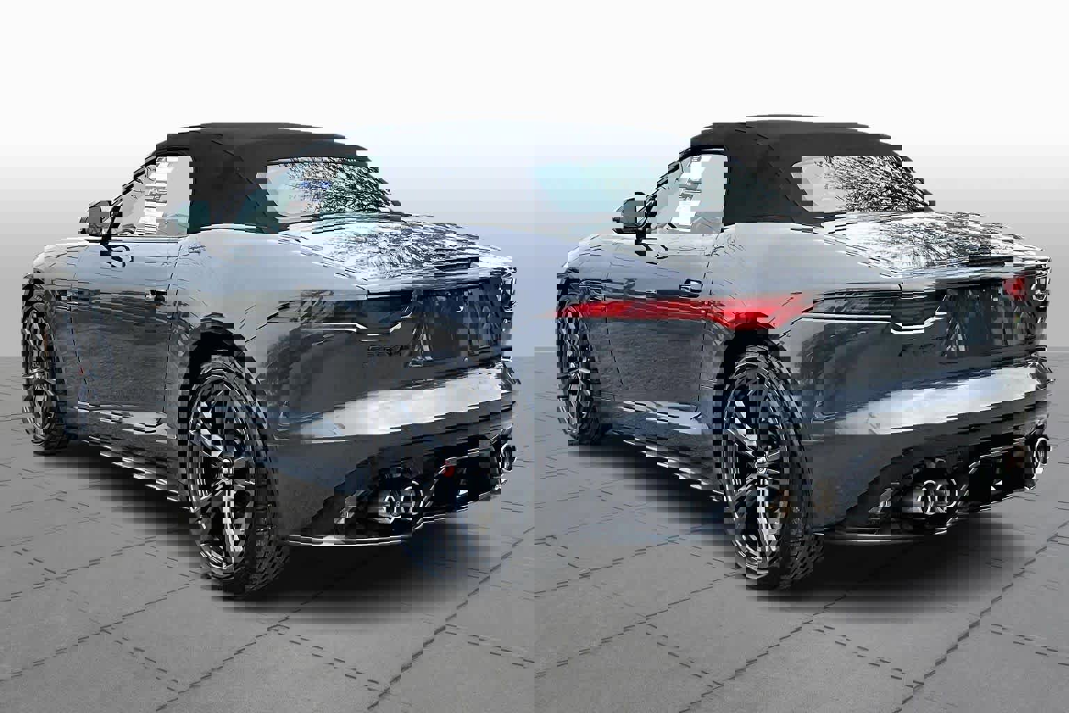 Used 2023 Jaguar F-TYPE R image 11