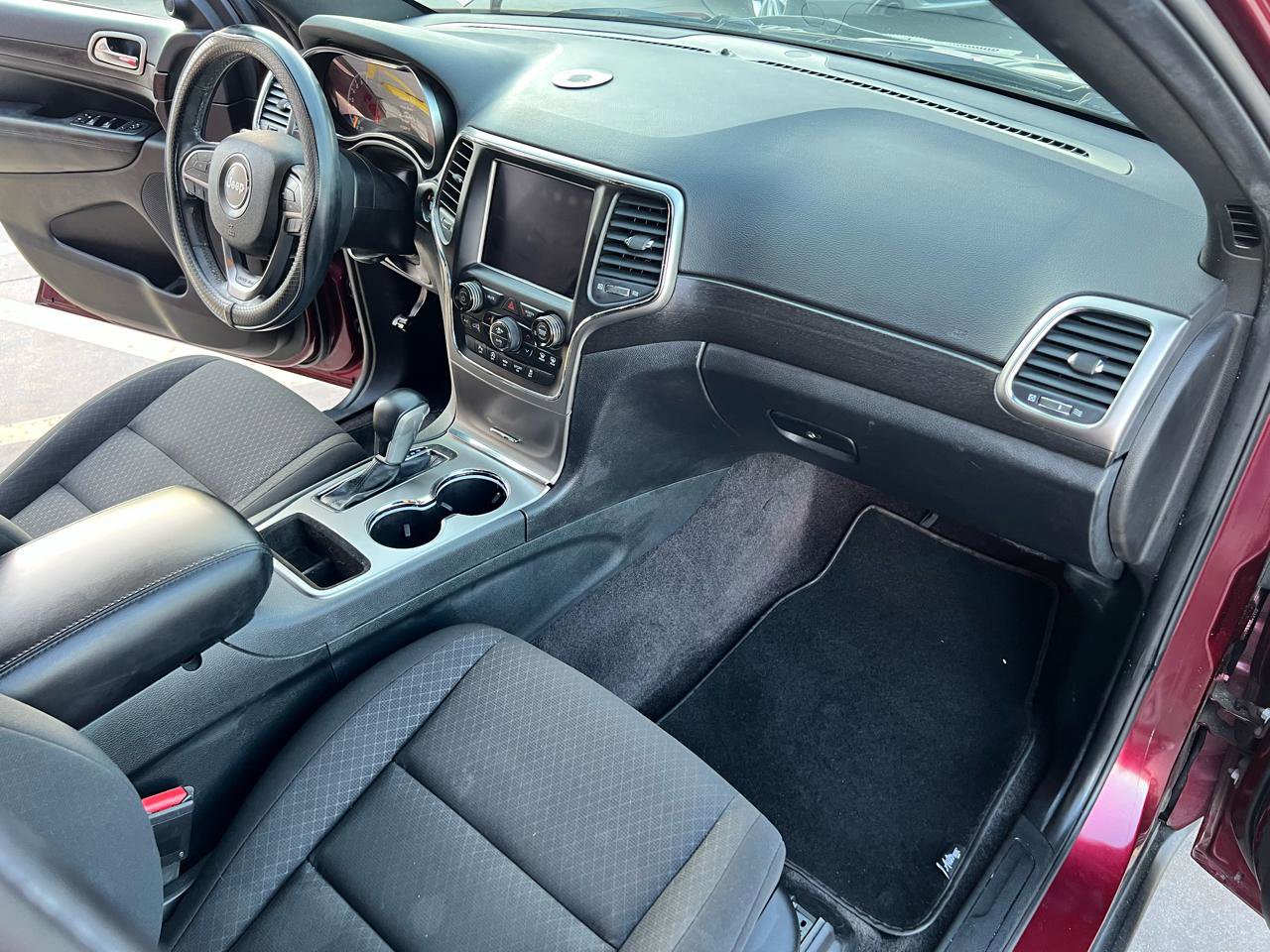 Used 2018 Jeep Grand Cherokee Laredo image 15