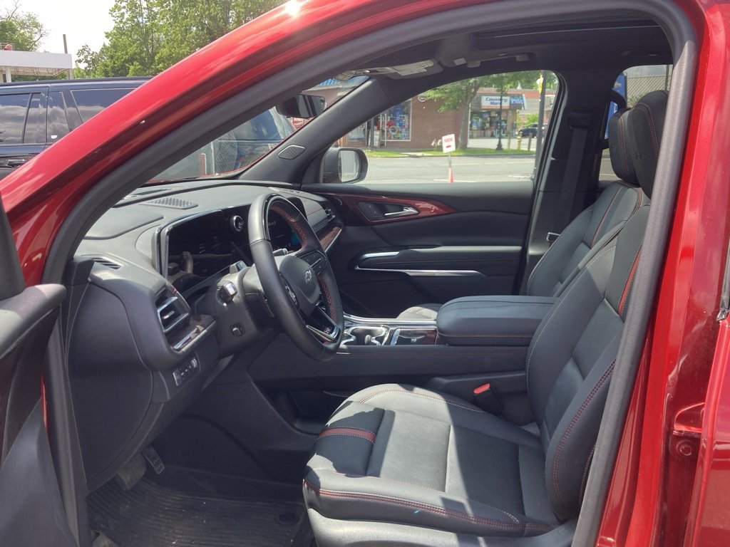 Used 2024 Chevrolet Traverse RS w/ LPO, Floor Liner Package image 9