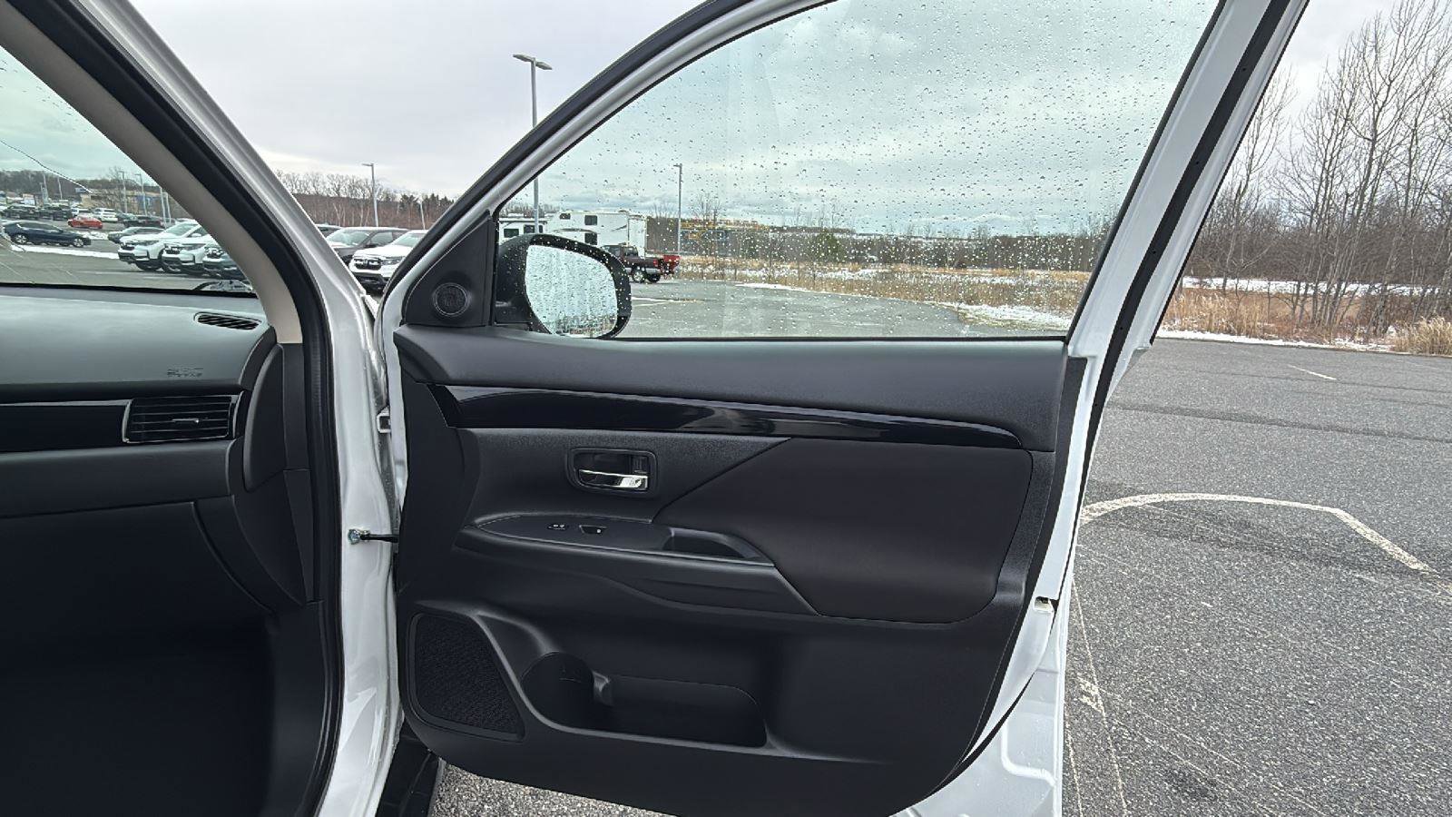 Used 2019 Mitsubishi Outlander ES image 17