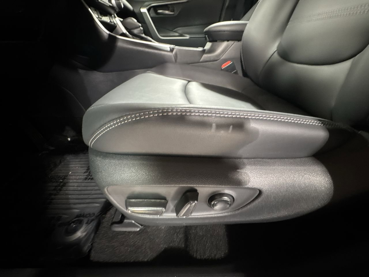 Used 2025 Toyota RAV4 XLE Premium image 17