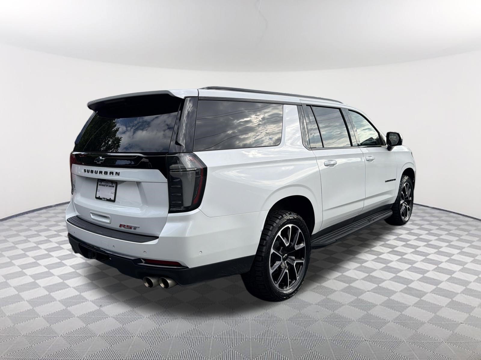 Used 2025 Chevrolet Suburban RST w/ Comfort Package AWD/4WD image 5