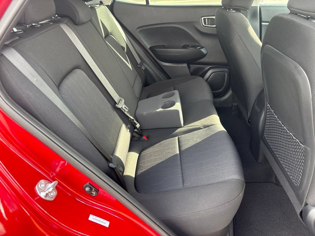 Used 2025 Hyundai Venue SE FWD image 17
