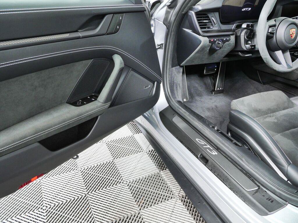 Certified 2026 Porsche 911 GT3 RWD image 8