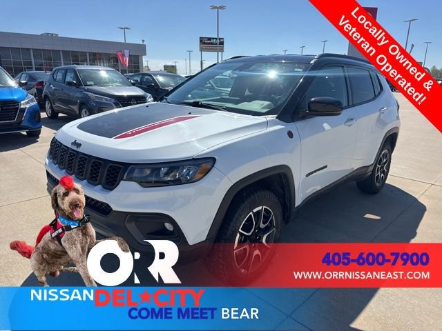 Used 2025 Jeep Compass Trailhawk image 1
