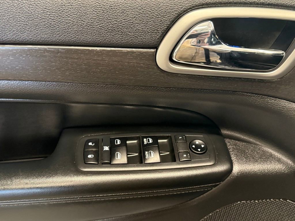 Used 2018 Jeep Grand Cherokee Altitude image 18