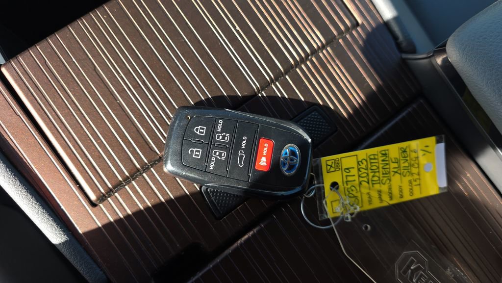 Used 2023 Toyota Sienna XLE image 28