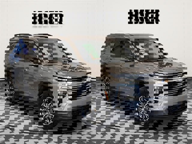 Used 2025 Chevrolet Traverse LT