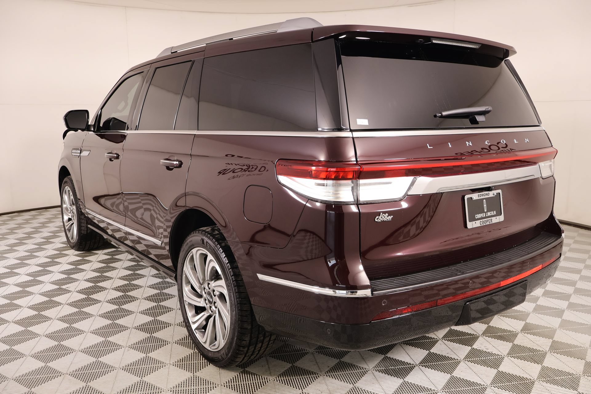 Used 2023 Lincoln Navigator Reserve AWD/4WD image 24