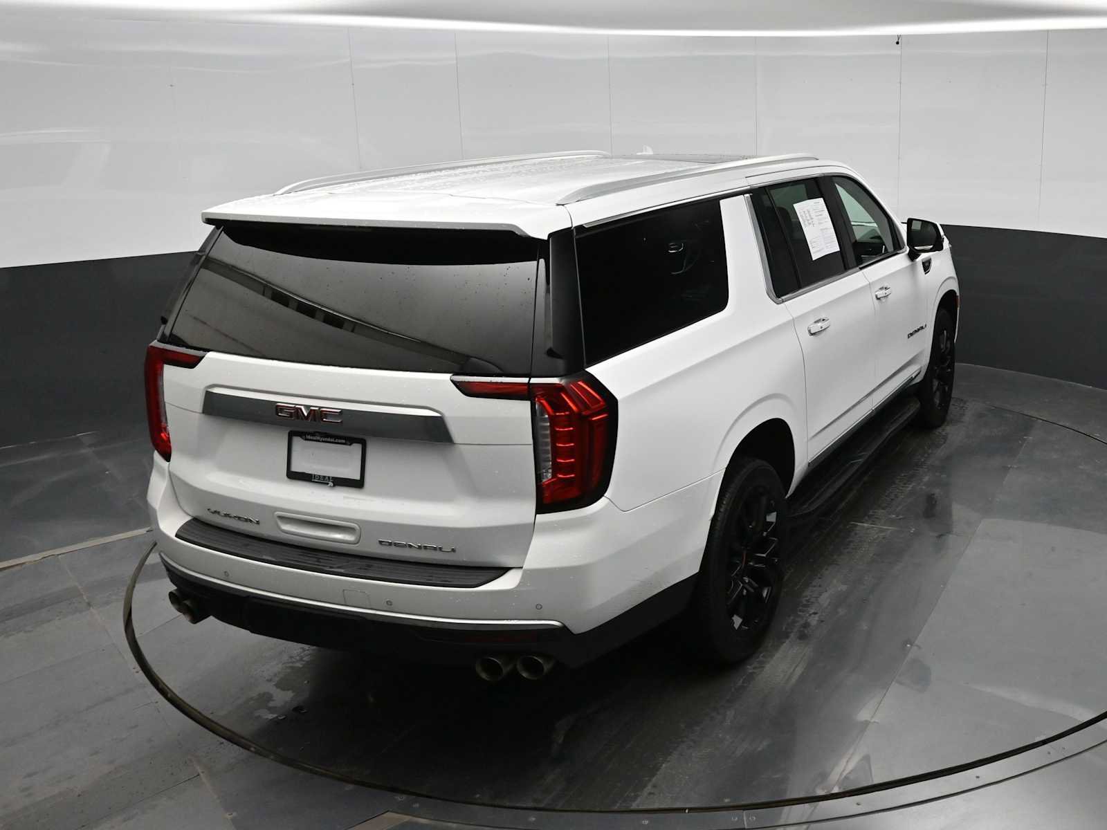 Used 2022 GMC Yukon XL Denali AWD/4WD image 29