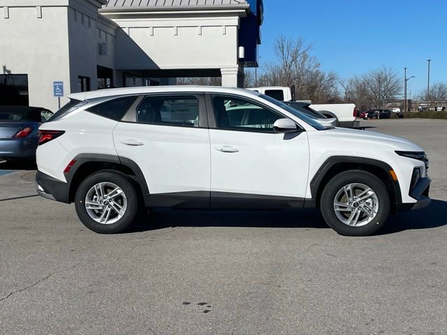New 2025 Hyundai Tucson SE image 8