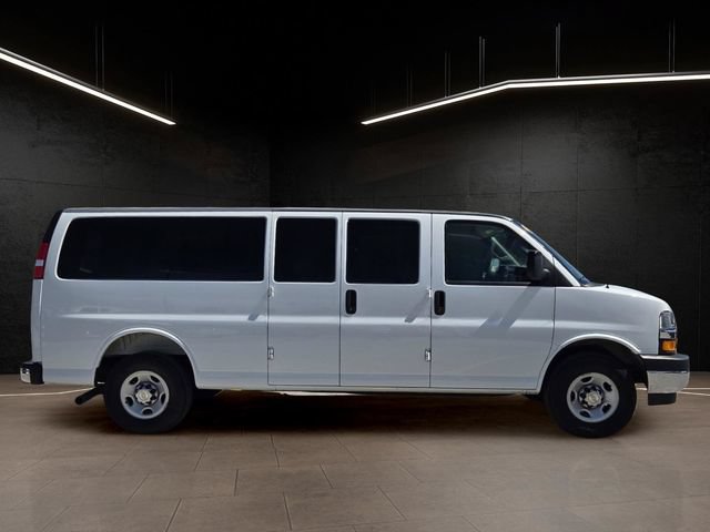 Used 2025 Chevrolet Express 3500 LT w/ LT Preferred Equipment Group RWD image 8