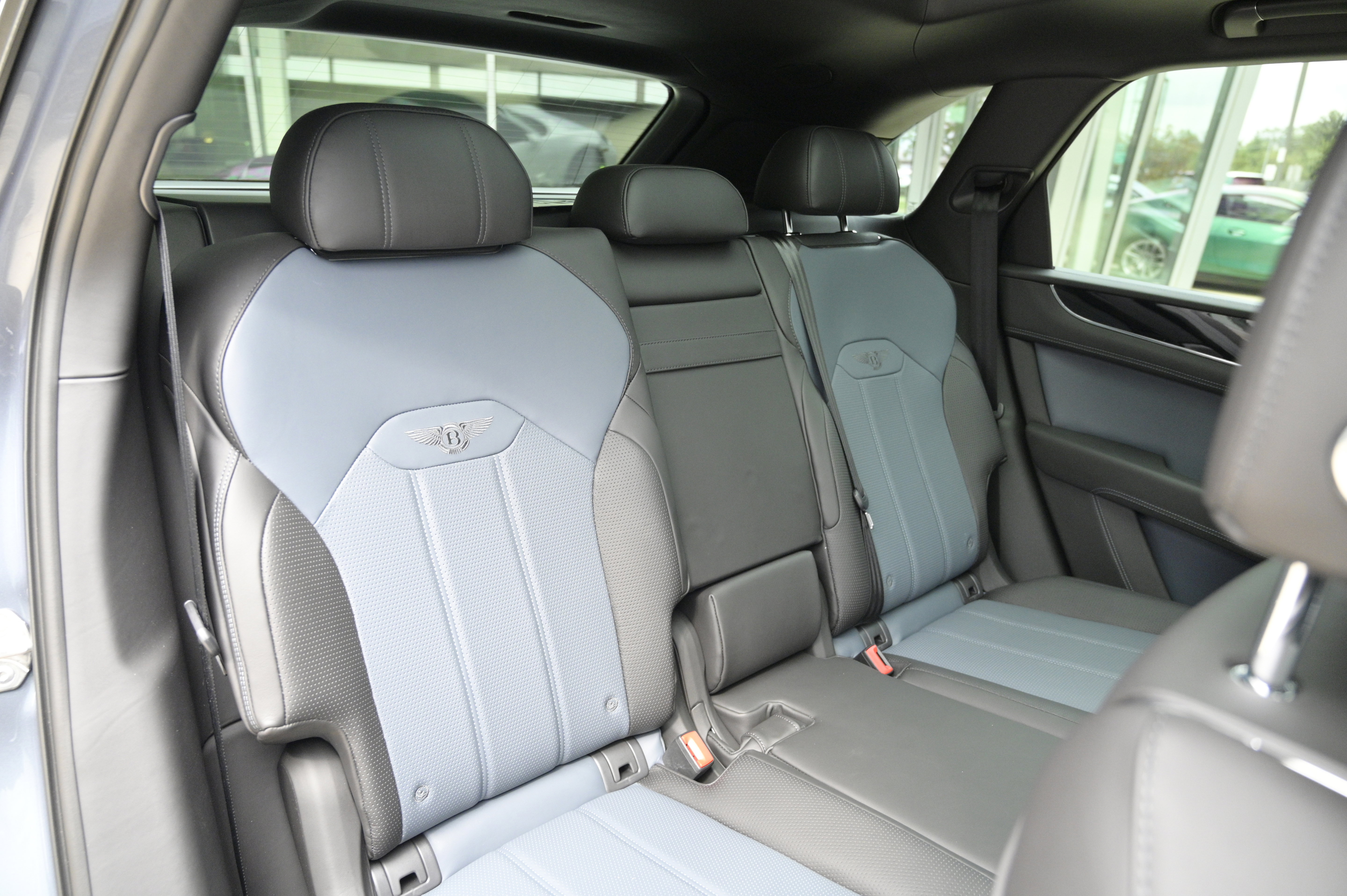 Used 2021 Bentley Bentayga AWD/4WD image 49