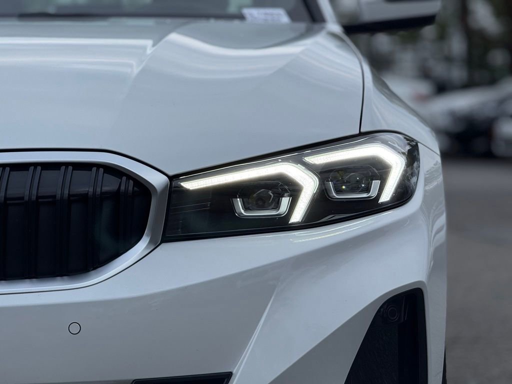 Used 2025 BMW 330i Sedan w/ Premium Package image 13