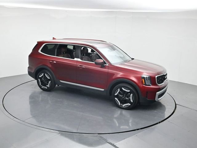 Used 2023 Kia Telluride EX w/ EX Captain's Chair Package FWD image 39