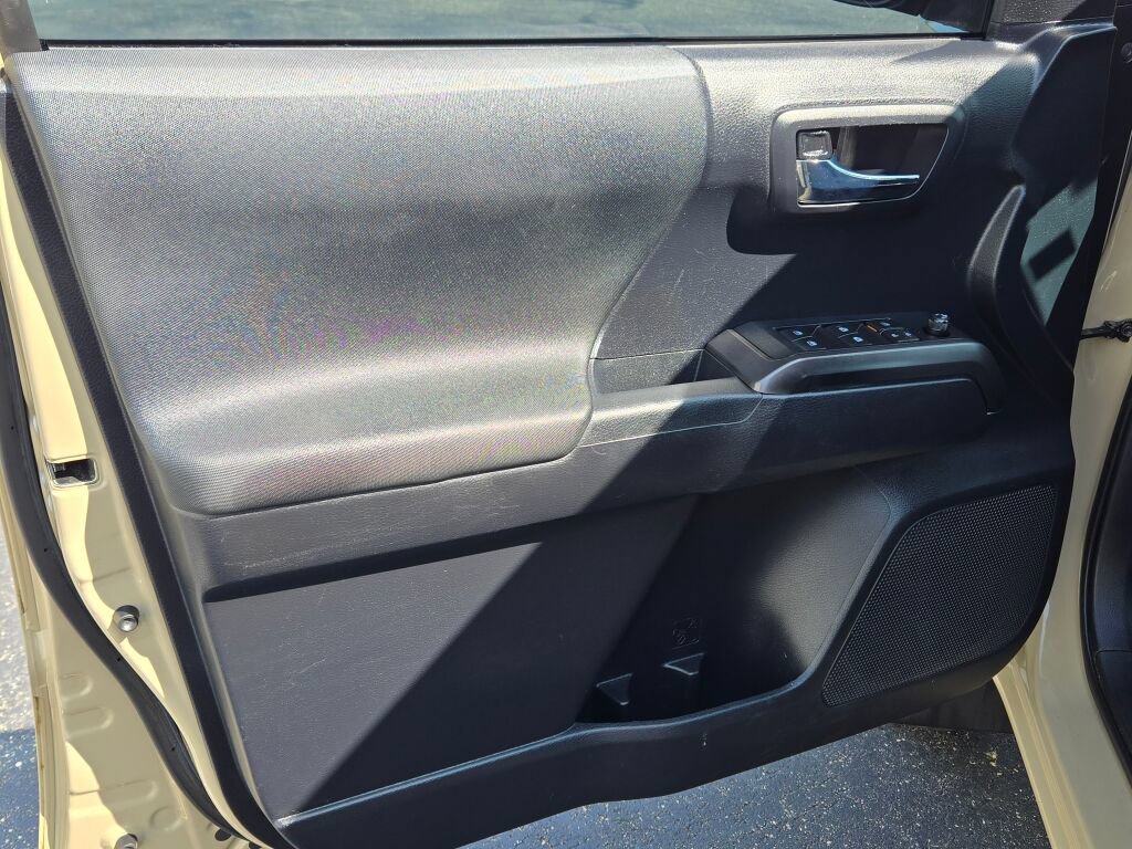 Used 2019 Toyota Tacoma TRD Sport RWD image 21