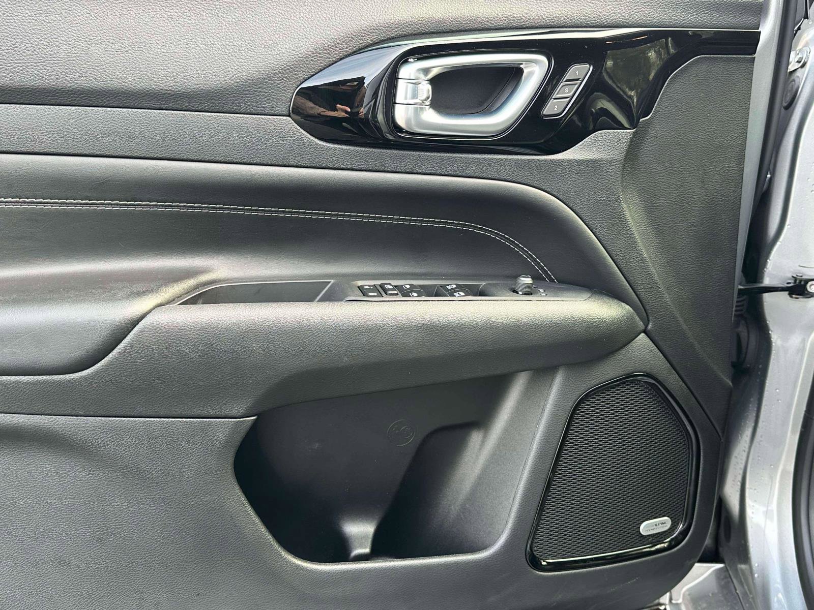 Used 2023 Jeep Compass High Altitude w/ Driver Assist Group I image 17