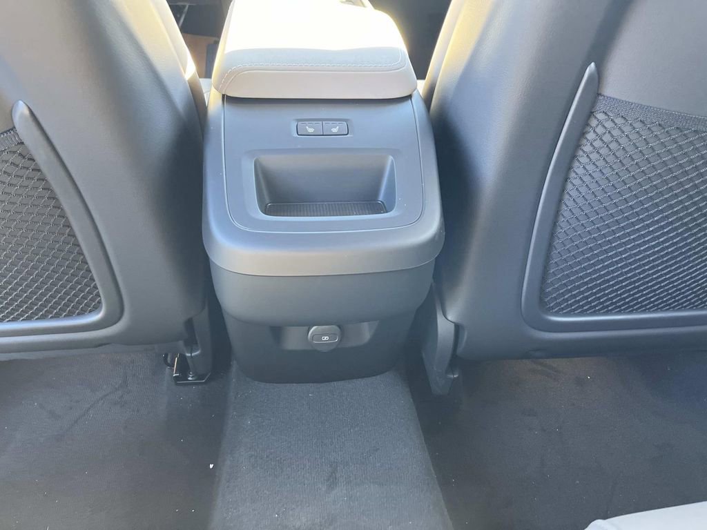 New 2026 Volvo XC60 B5 Plus w/ Climate Package image 17
