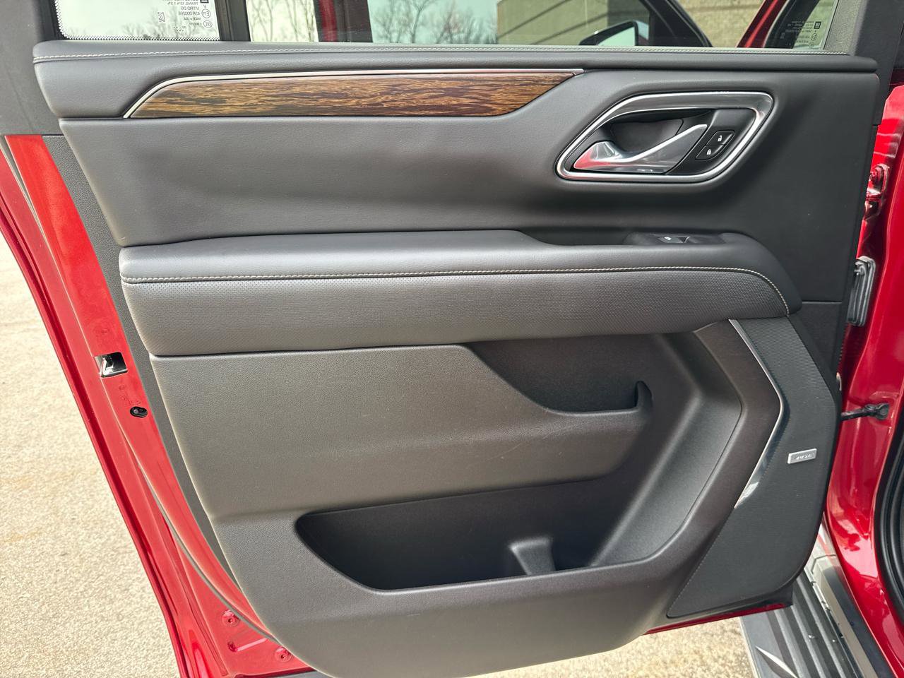 Used 2021 Chevrolet Suburban Premier w/ Premium Package image 26