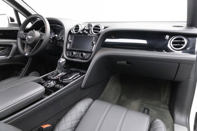 Used 2017 Bentley Bentayga image 2