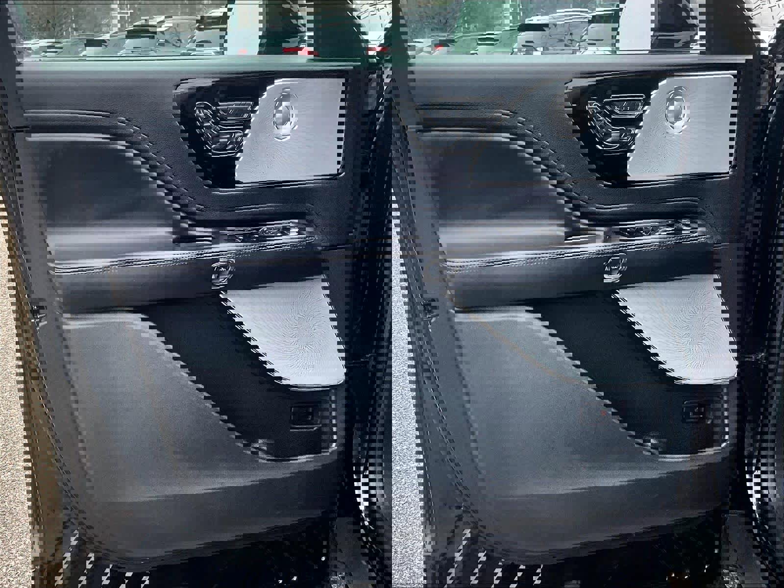 Used 2022 Lincoln Aviator Reserve w/ Equipment Group 201A image 9